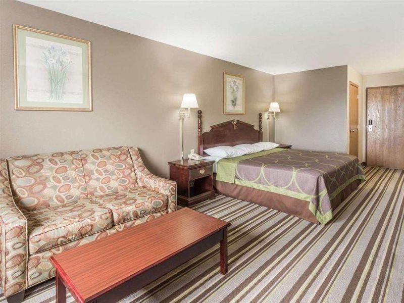 Super 8 by Wyndham Yorkville Eksteriør billede