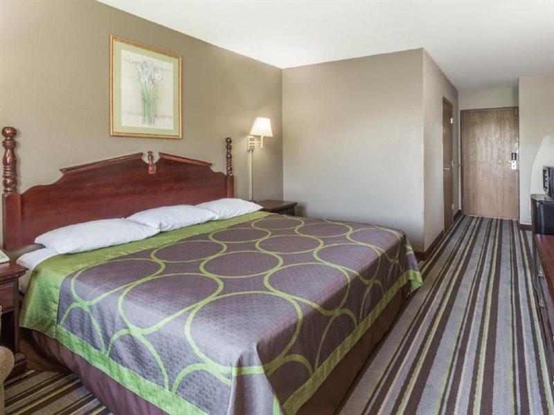 Super 8 by Wyndham Yorkville Eksteriør billede