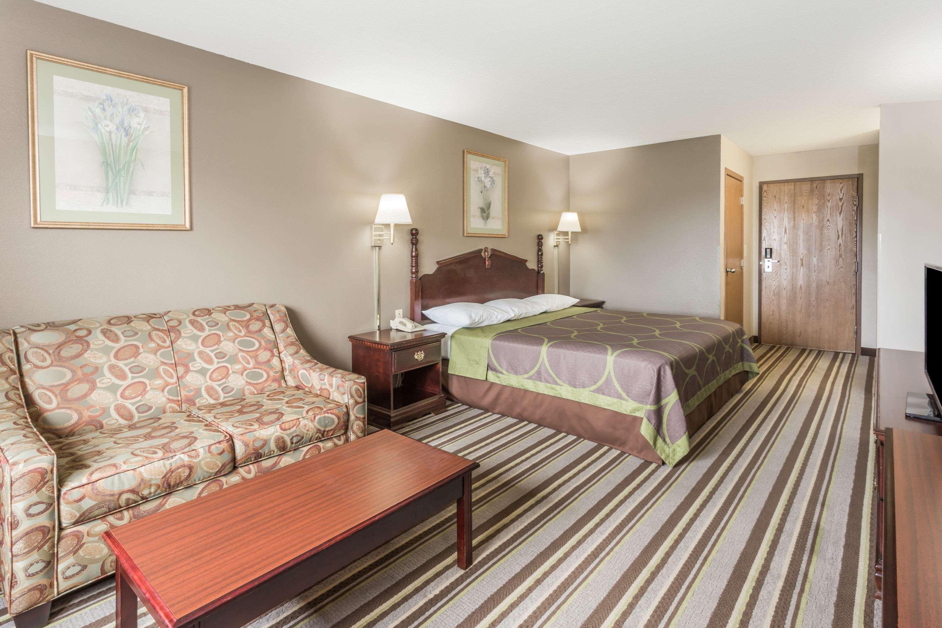 Super 8 by Wyndham Yorkville Eksteriør billede